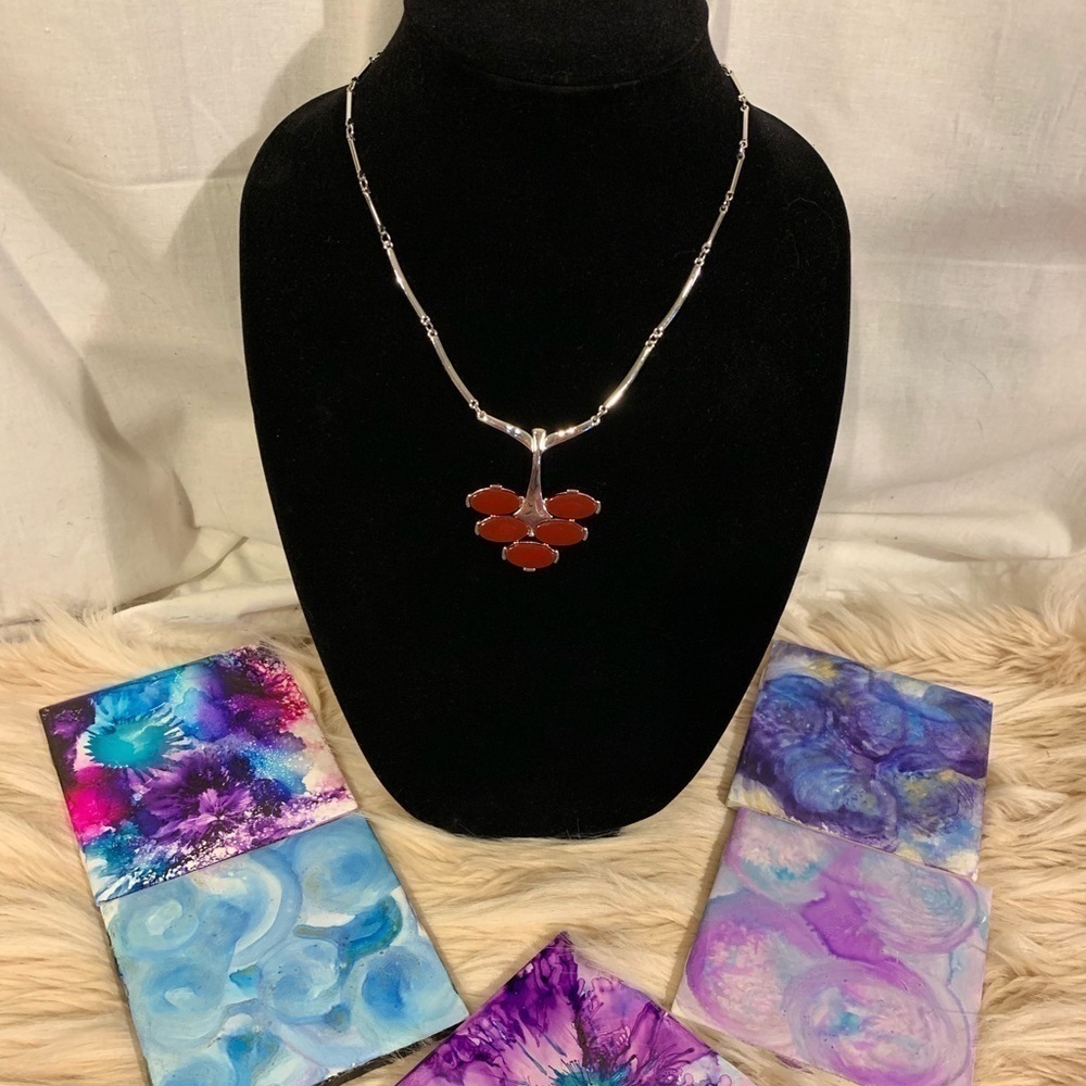 Sarah Coventry burgundy silver tone necklace.